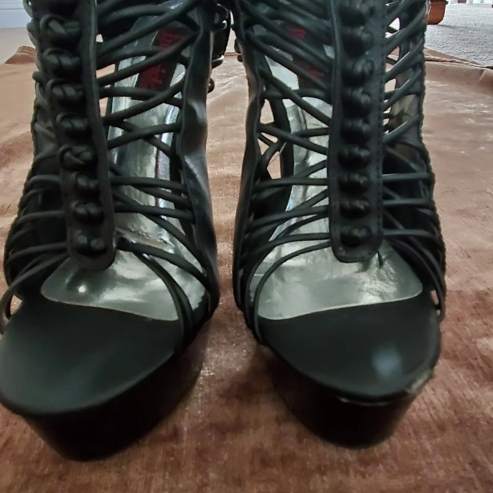 Heels - Picture 3 of 5